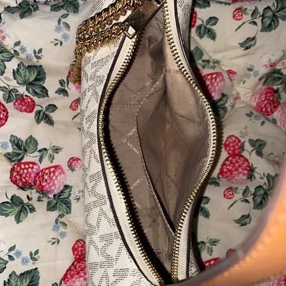 Micheal Kors shoulder purse - Picture 2 of 3